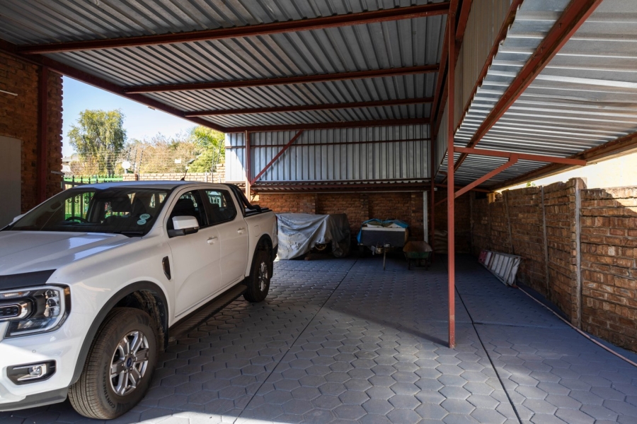 To Let 4 Bedroom Property for Rent in Ifafi North West